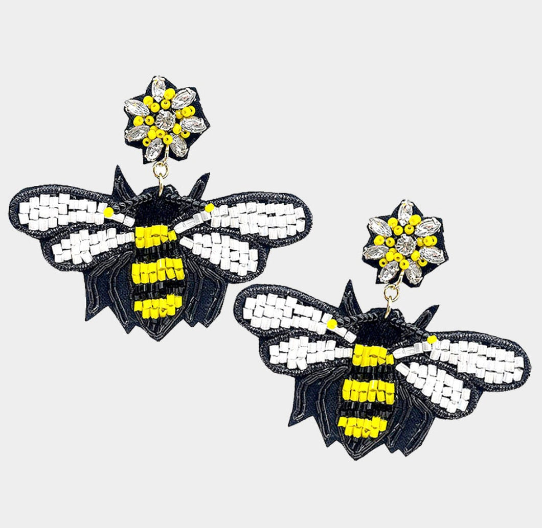 Handcrafted Beaded Bee Earrings - Chic and Unique Accessory